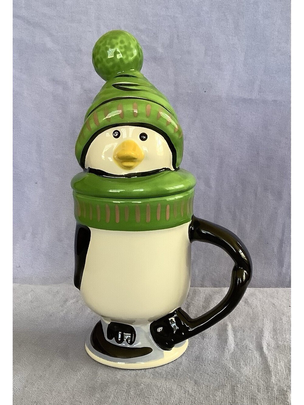 Pfaltzgraff Penguin Skate Pedestal Footed Covered Mug in Green